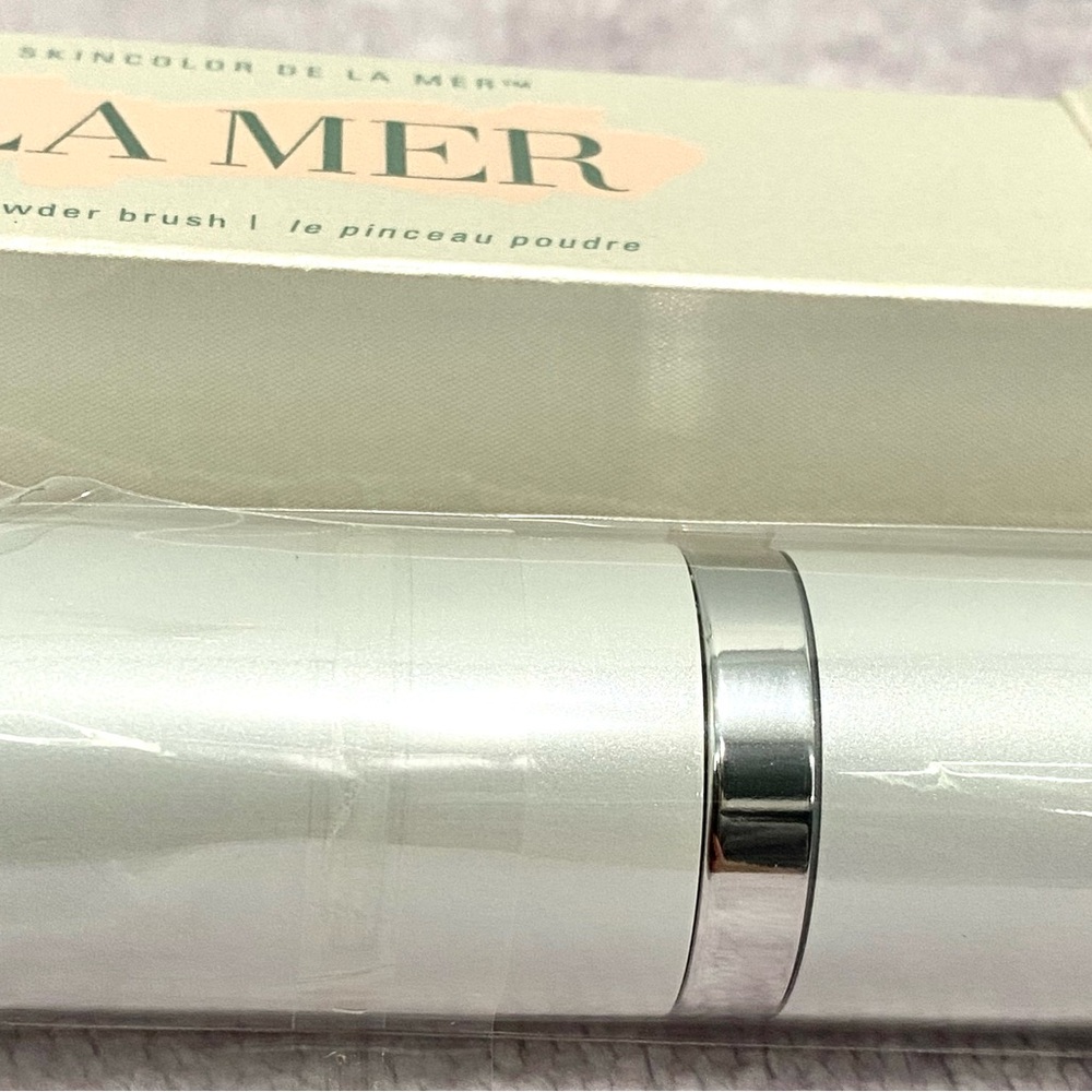 La Mer The Powder Brush - Picture 11 of 16
